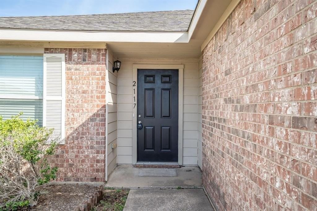 2117 Laughlin Rd - Photo 4 of 26