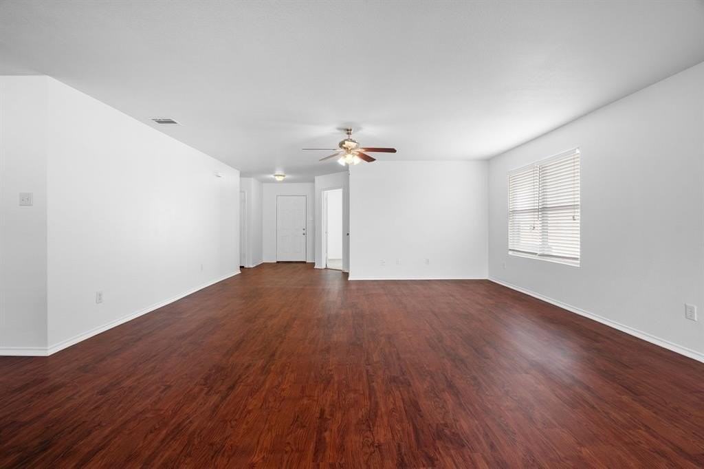 2117 Laughlin Rd - Photo 6 of 26