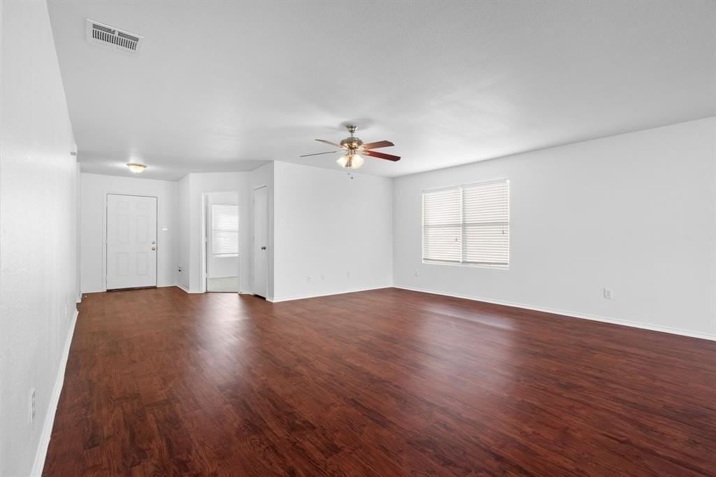 2117 Laughlin Rd - Photo 7 of 26