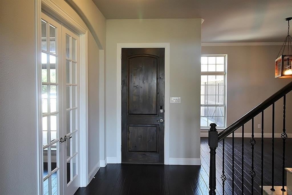 2313 Lamberth Ct - Photo 3 of 40