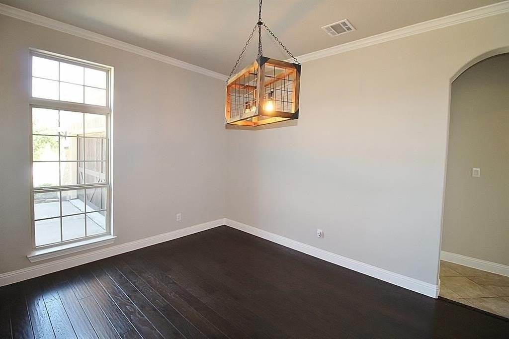 2313 Lamberth Ct - Photo 4 of 40