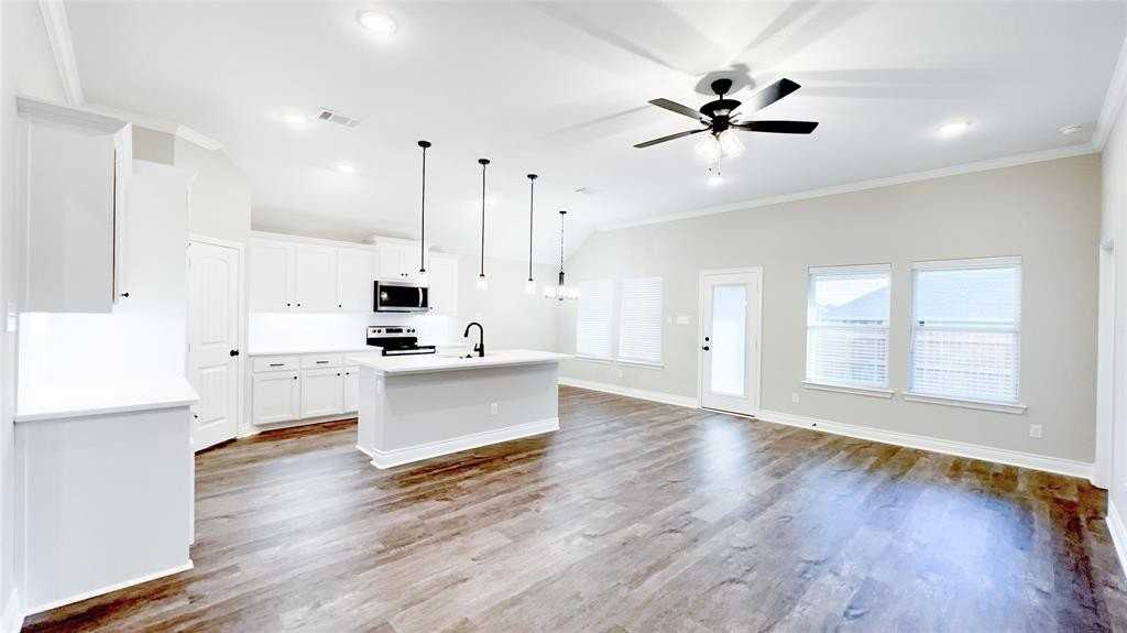 805 Tippit Ln - Photo 3 of 33