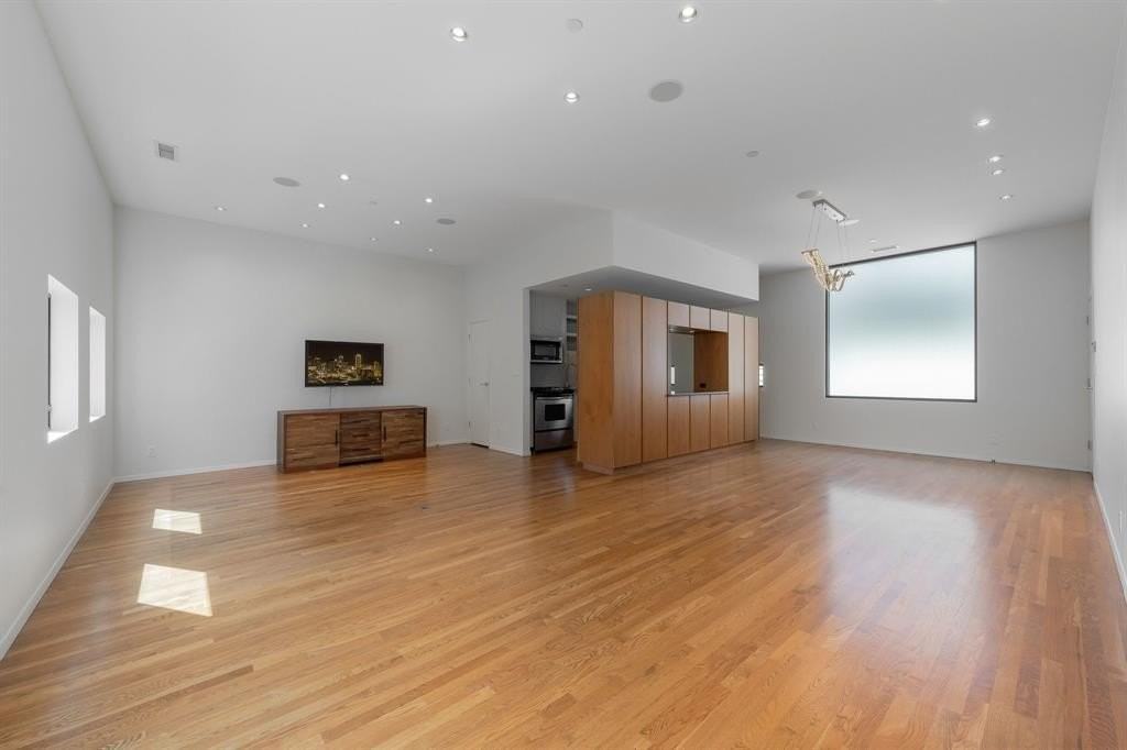 4001 Bowser Ave #B - Photo 6 of 39