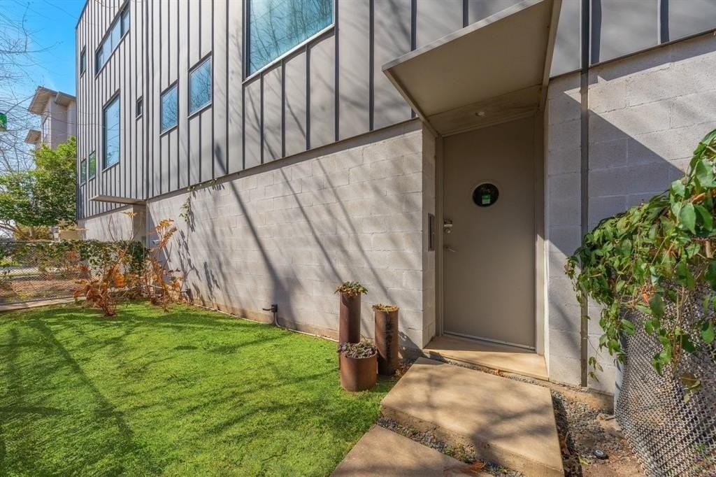 4001 Bowser Ave #B - Photo 2 of 39