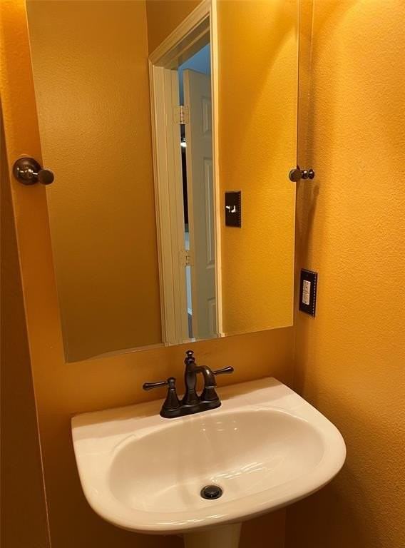 207 Colonial Ln - Photo 5 of 35