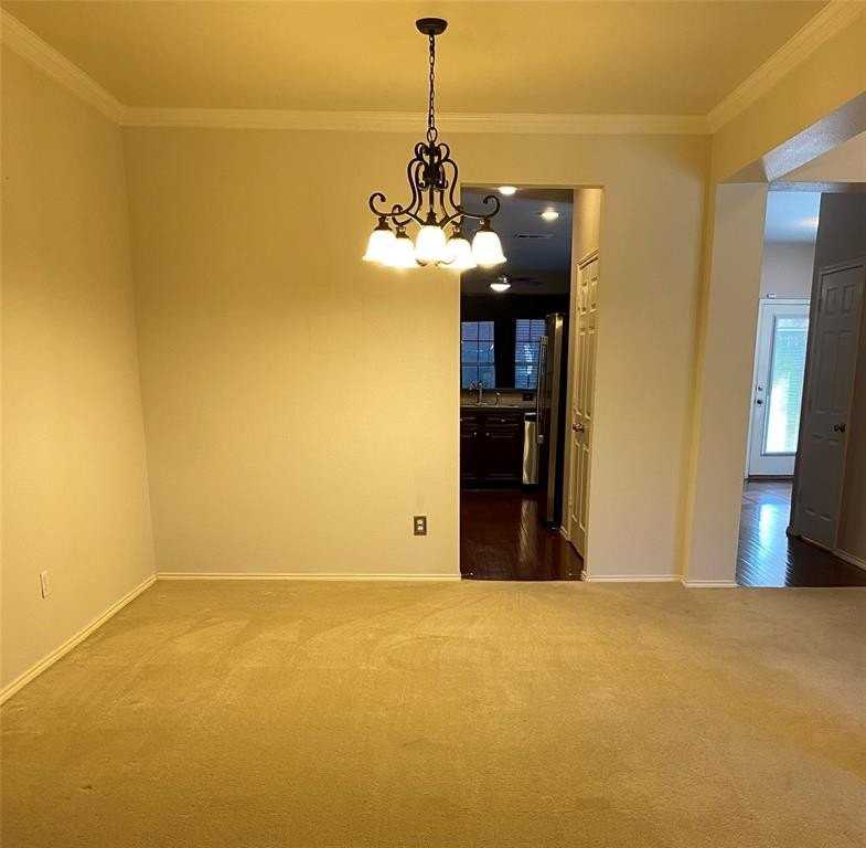 207 Colonial Ln - Photo 7 of 35