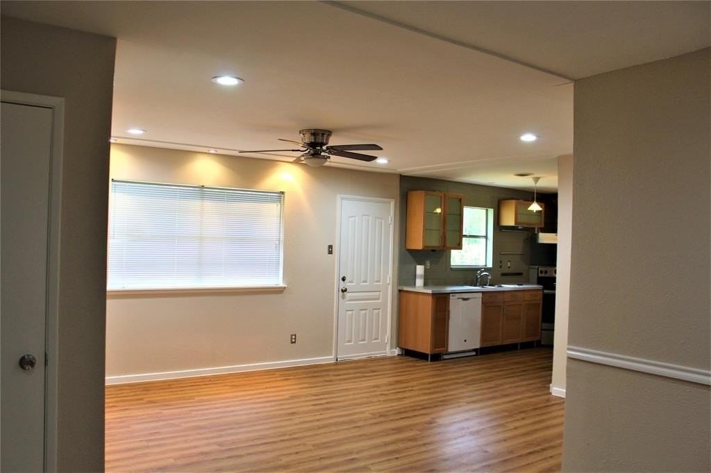 417 Melrose Dr - Photo 2 of 7