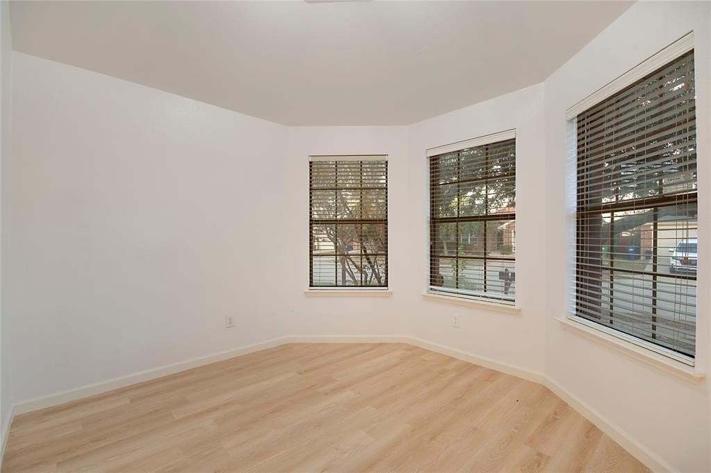 549 Hickory Ln - Photo 4 of 38