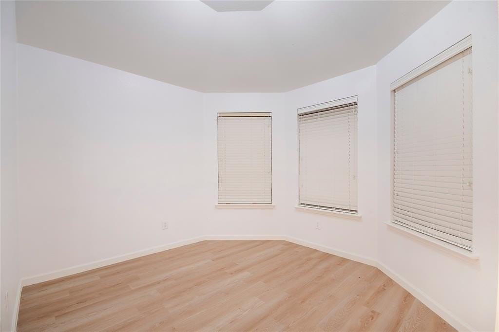 549 Hickory Ln - Photo 5 of 38