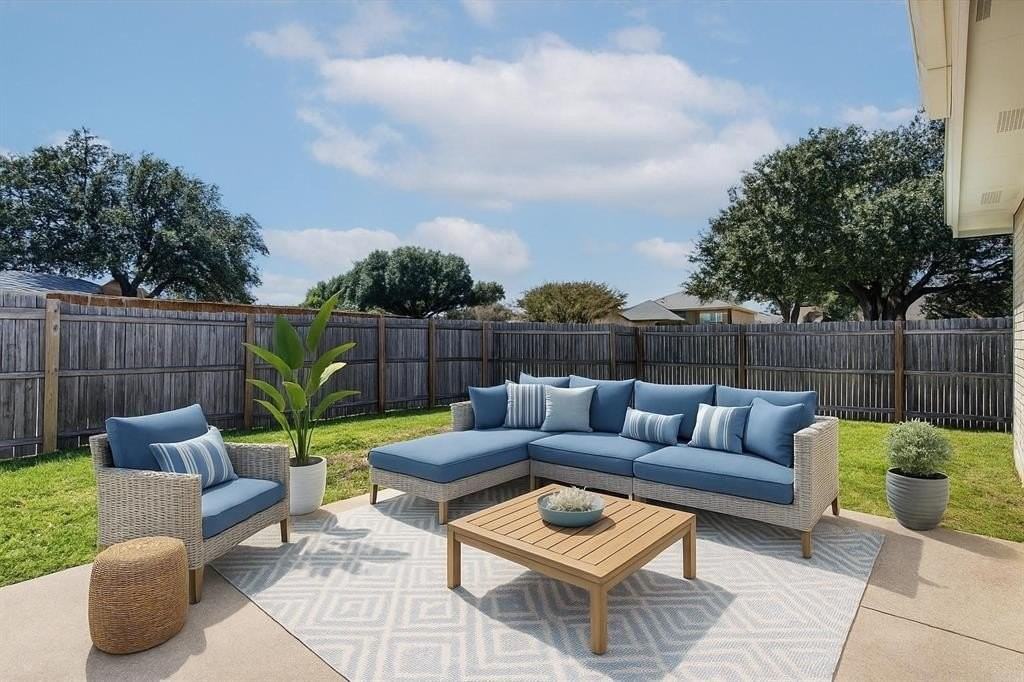 1712 California Trl - Photo 2 of 36