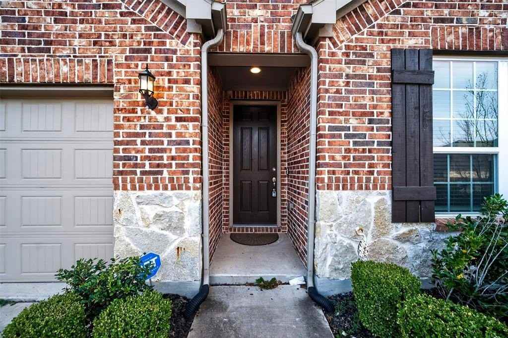 5705 Merchant Dr - Photo 2 of 40