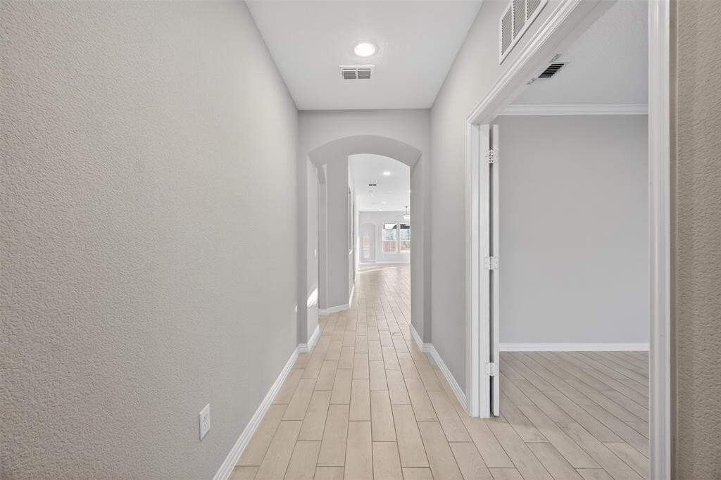 5705 Merchant Dr - Photo 3 of 40