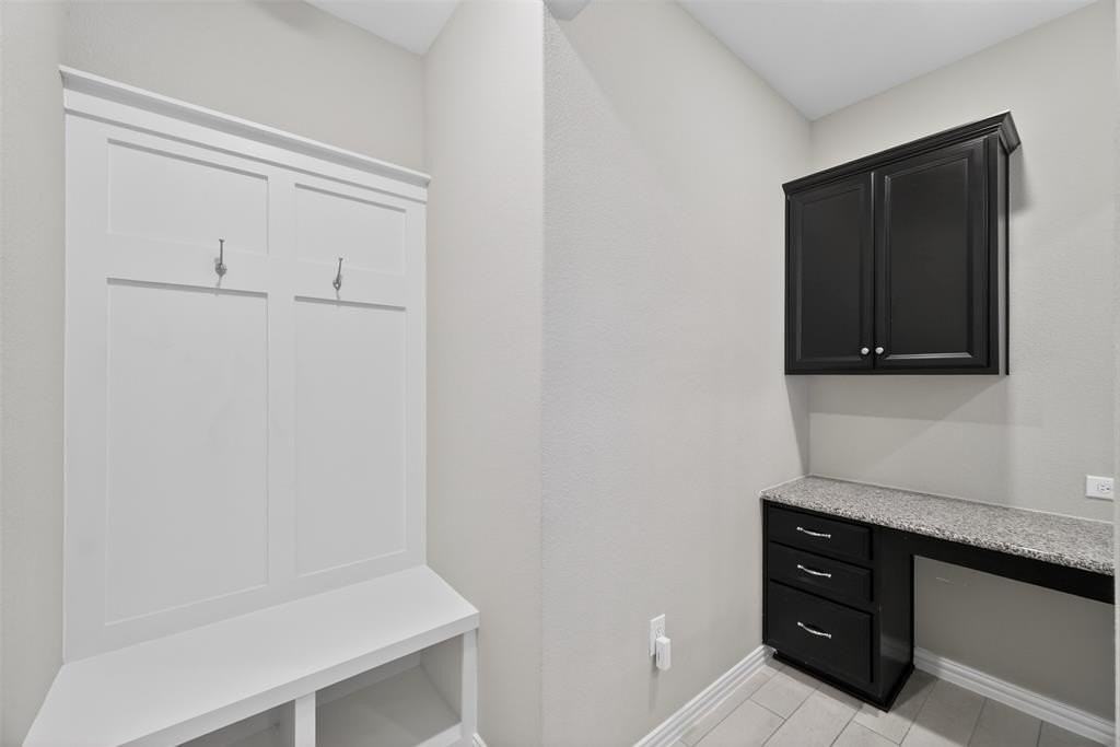 5705 Merchant Dr - Photo 6 of 40