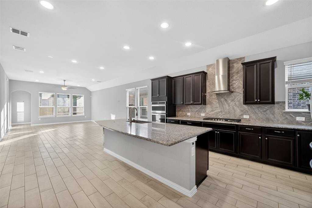 5705 Merchant Dr - Photo 7 of 40