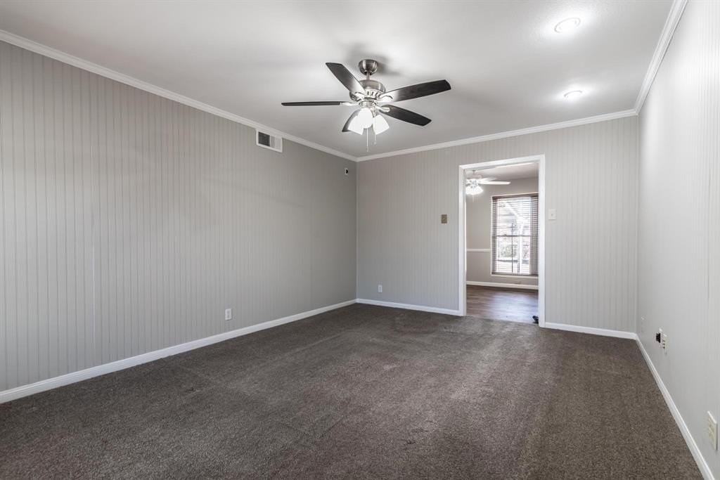 12118 Brisbane Ave - Photo 4 of 26