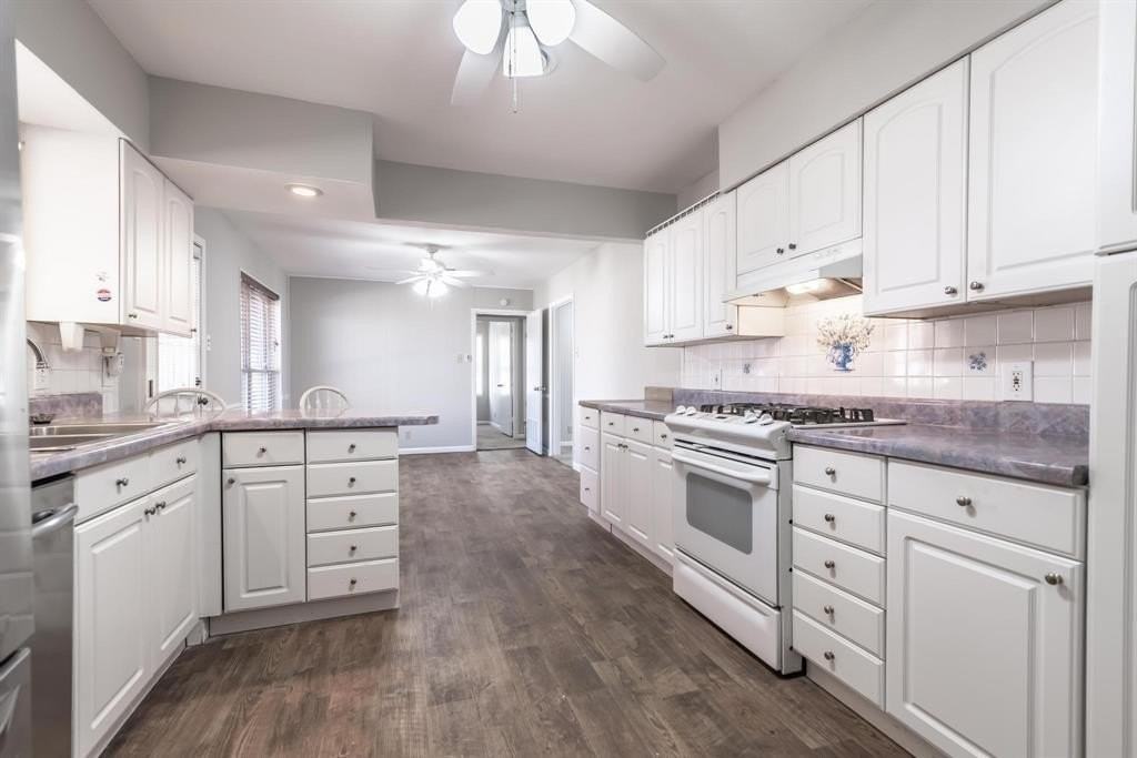 12118 Brisbane Ave - Photo 6 of 26