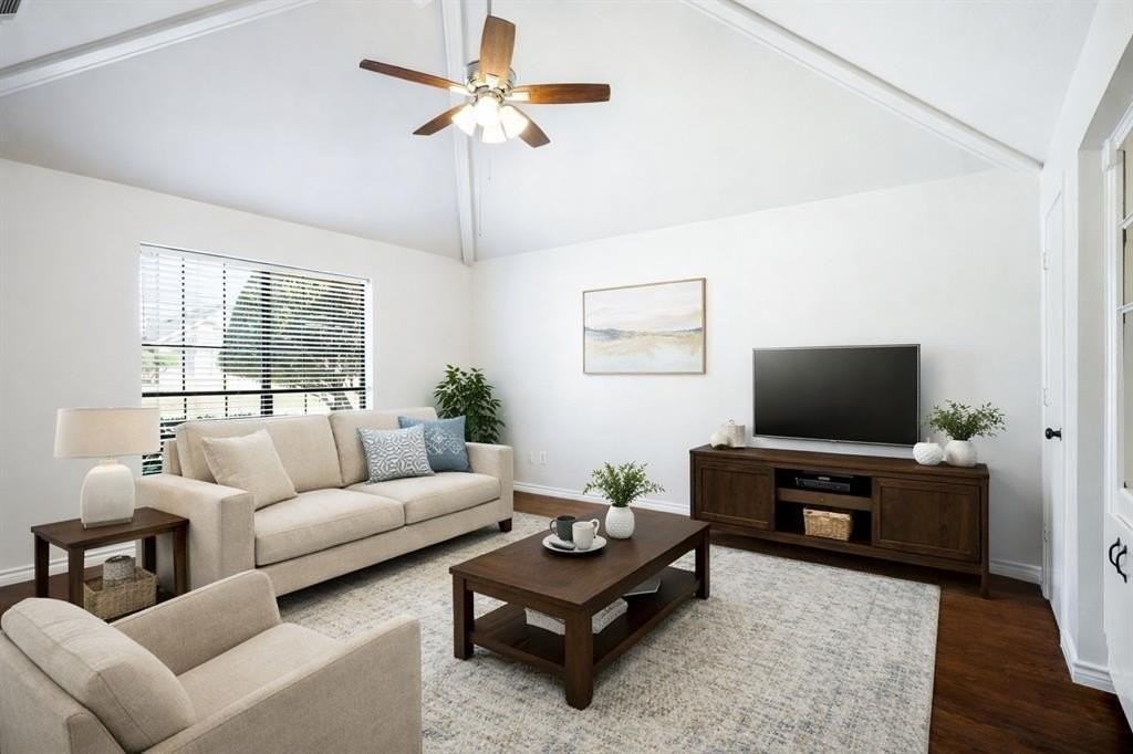 1824 Huron Trl - Photo 2 of 31