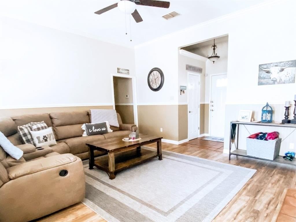 813 Irene St - Photo 5 of 23