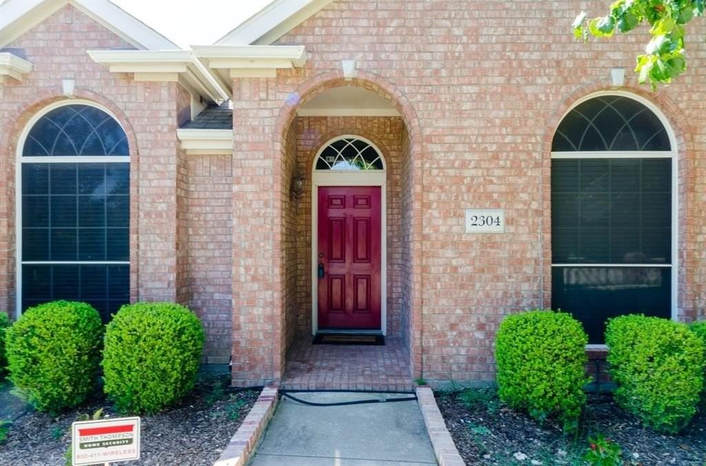 2304 Ravenhurst Dr - Photo 2 of 18