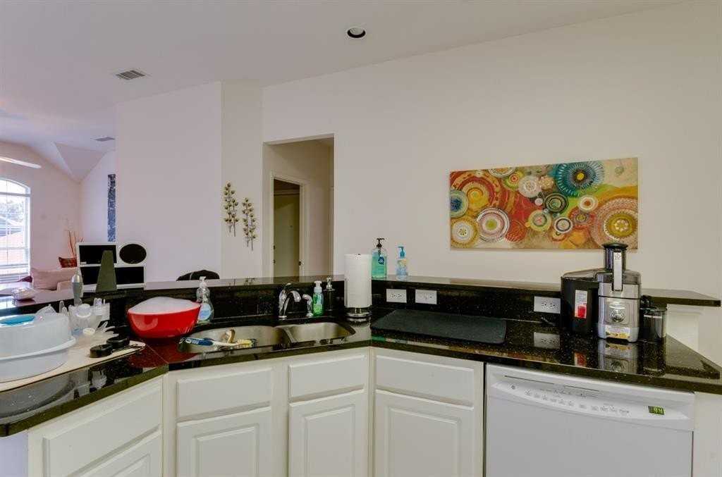 2304 Ravenhurst Dr - Photo 6 of 18