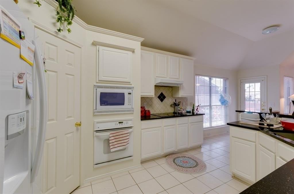 2304 Ravenhurst Dr - Photo 7 of 18