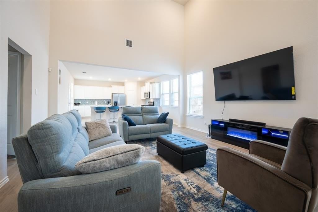 1171 Norias Dr - Photo 4 of 30