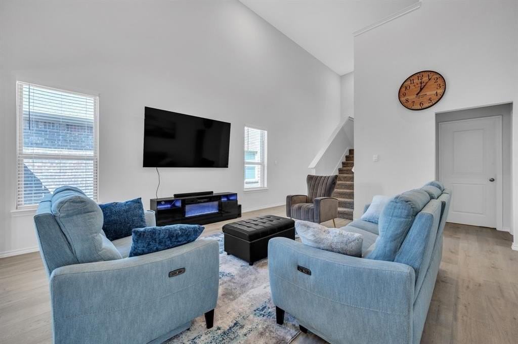 1171 Norias Dr - Photo 5 of 30