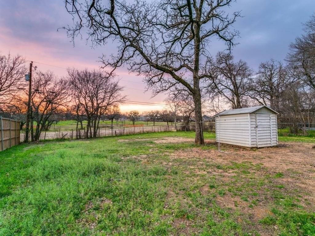 1224 Woodsey Ct - Photo 4 of 12