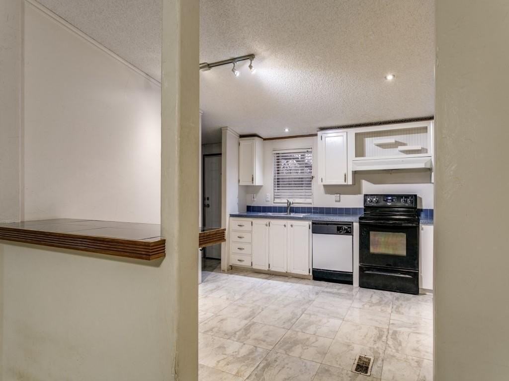 1224 Woodsey Ct - Photo 6 of 12