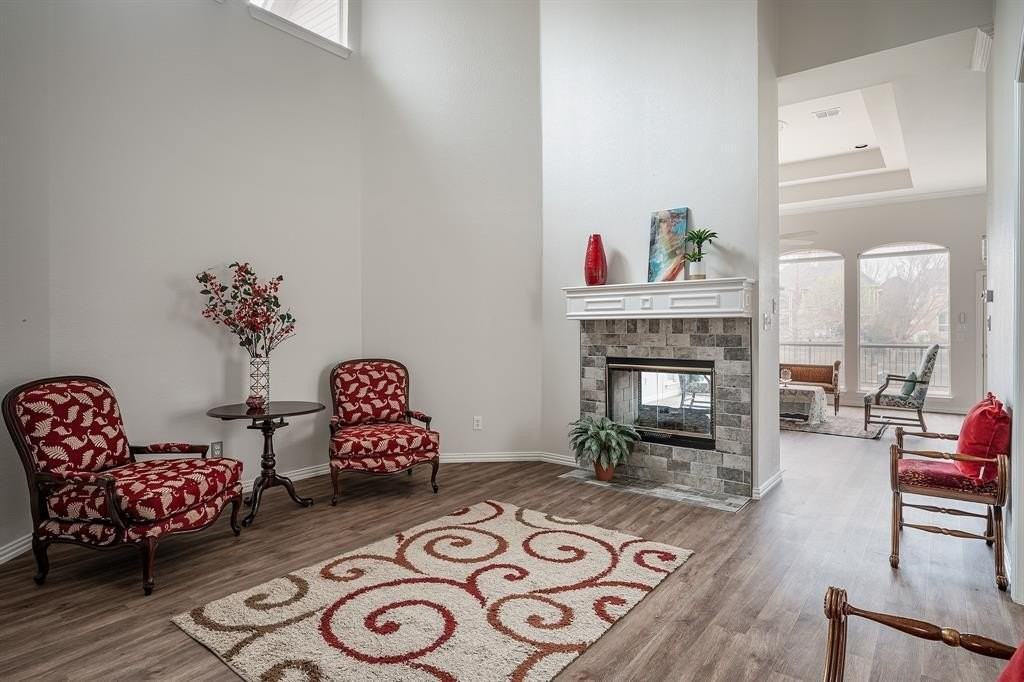 7712 Lakecrest Cir - Photo 5 of 32