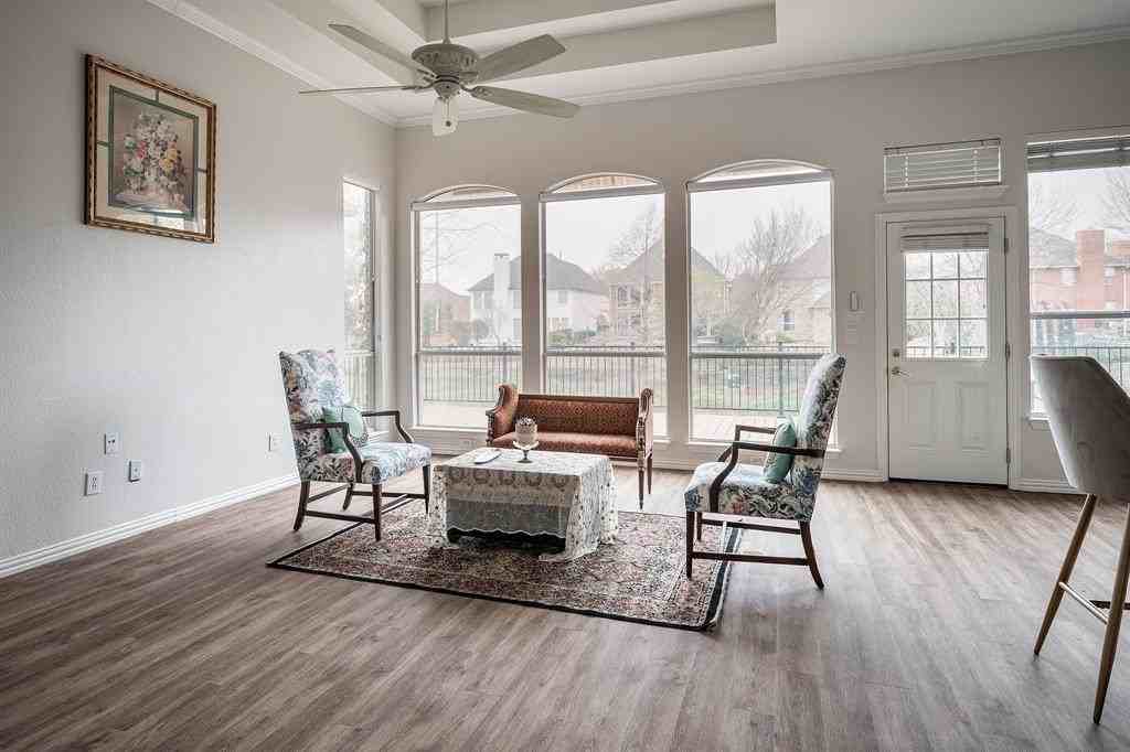 7712 Lakecrest Cir - Photo 6 of 32