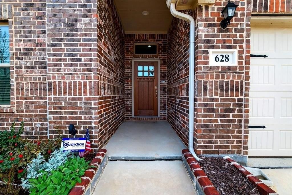 628 Presidio St - Photo 2 of 37