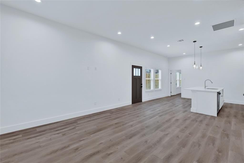 2842 S Marsalis Ave - Photo 5 of 30