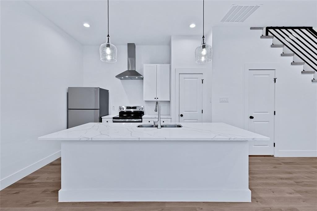 2842 S Marsalis Ave - Photo 6 of 30