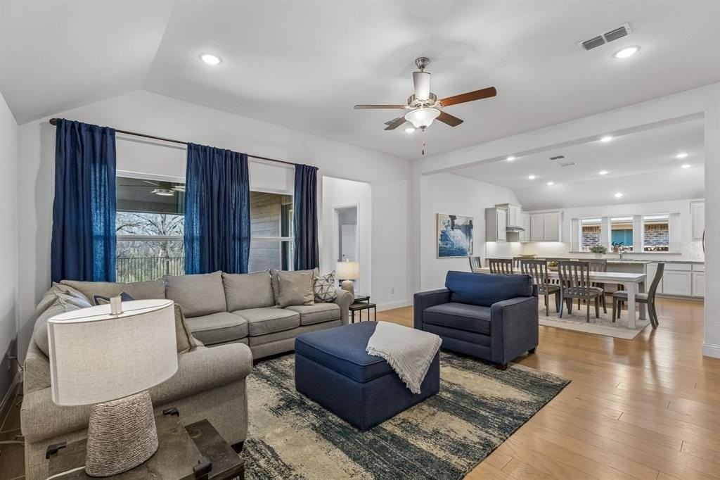 685 Coleman St - Photo 2 of 23