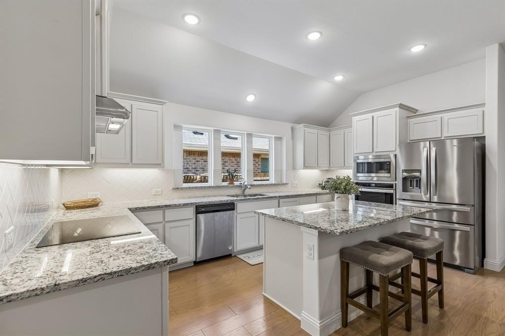 685 Coleman St - Photo 7 of 23