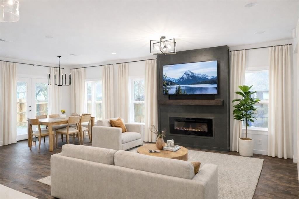 1207 Florence St - Photo 2 of 18