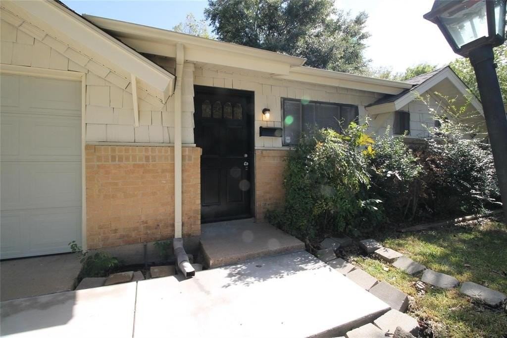 3504 Bahamas Dr - Photo 2 of 18