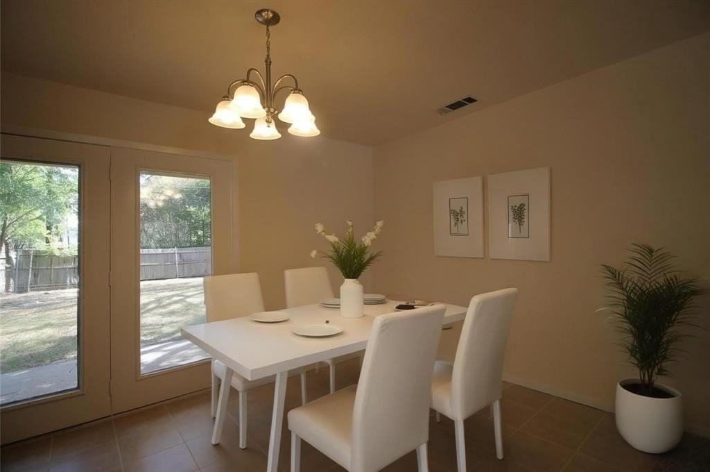 3504 Bahamas Dr - Photo 4 of 18