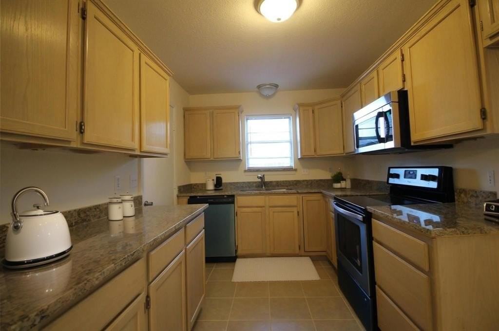 3504 Bahamas Dr - Photo 5 of 18