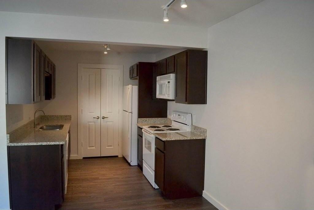 3421 W 5th St #D - Photo 3 of 13