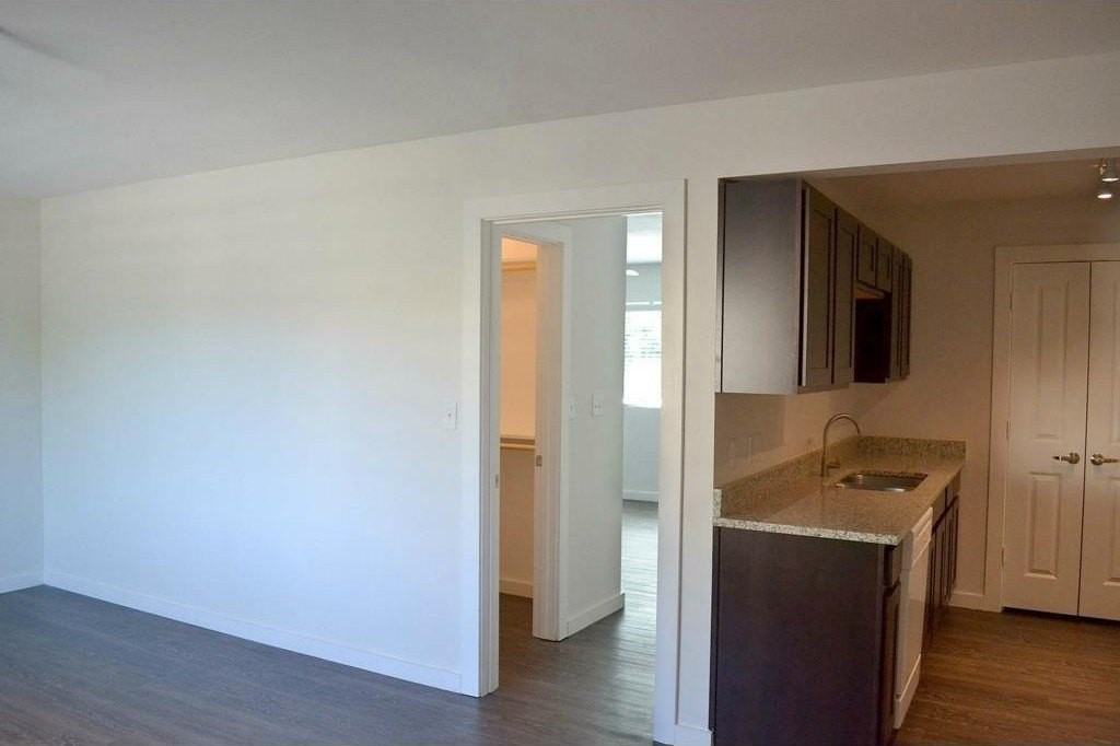 3421 W 5th St #D - Photo 4 of 13