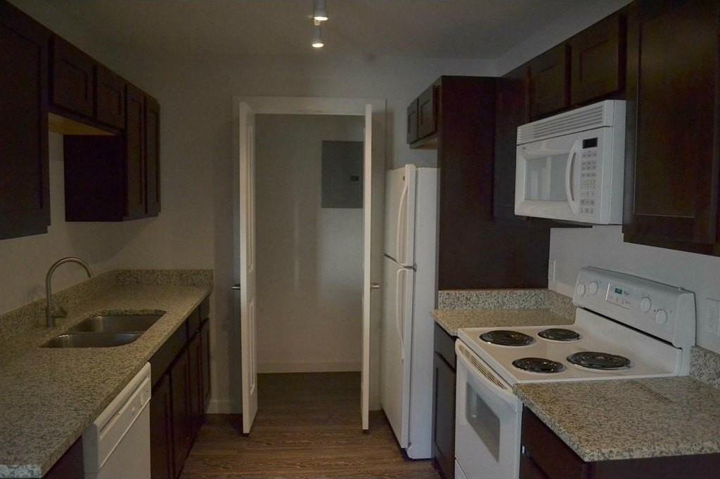 3421 W 5th St #D - Photo 6 of 13