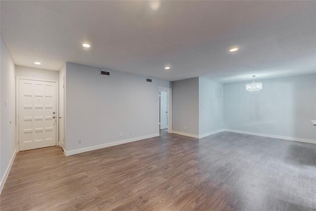 5132 Amesbury Dr #105