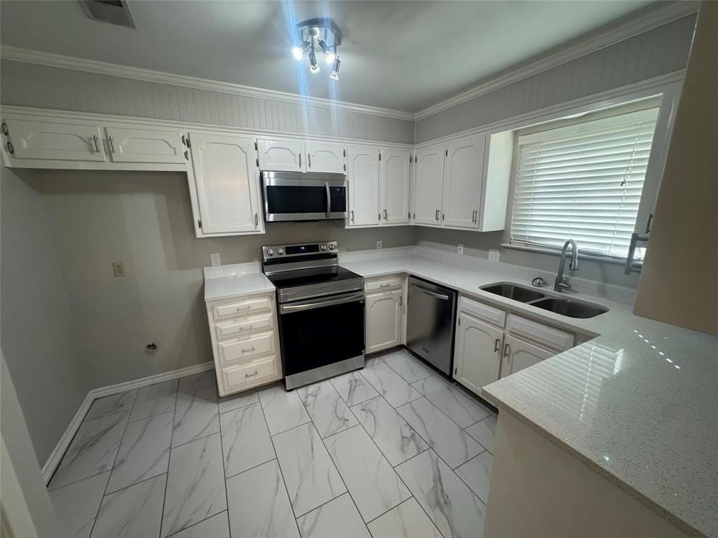 332 Navajo Dr - Photo 6 of 14