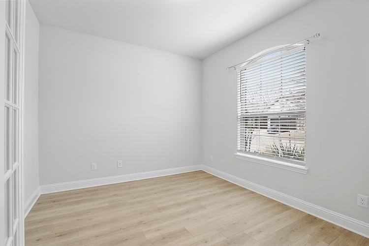 3205 Heathrow Rd - Photo 4 of 18