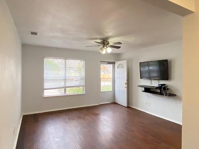 1502 Pikeview Ter - Photo 4 of 10