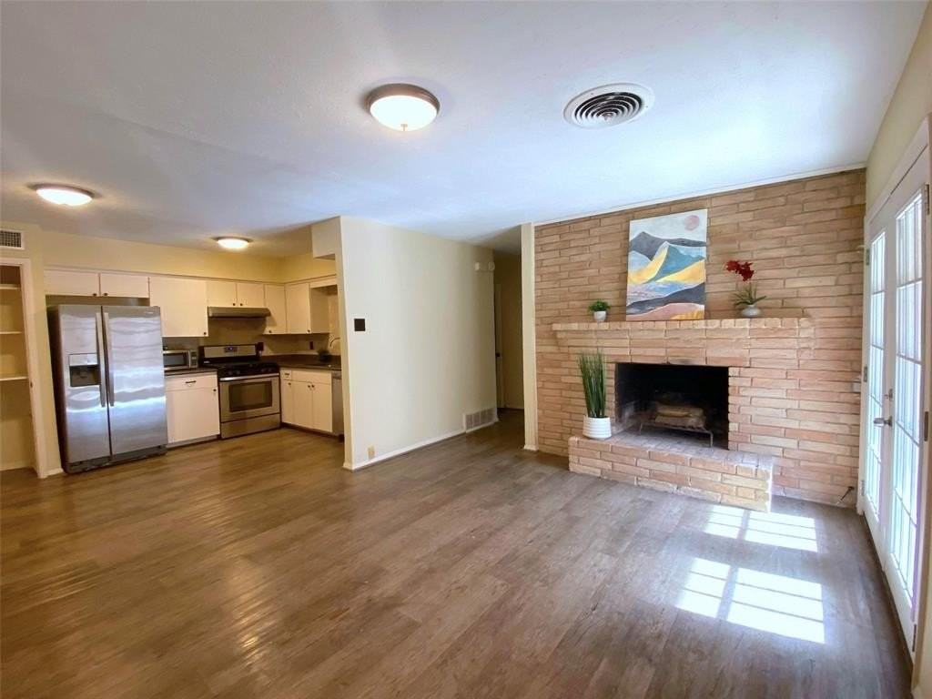 7406 Walling Ln - Photo 3 of 15