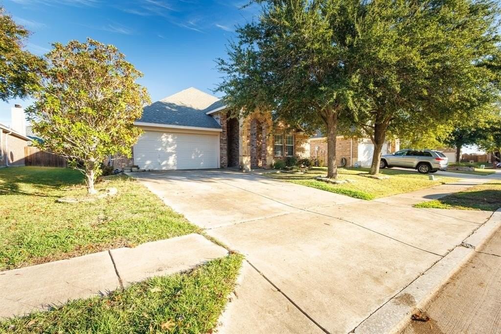 214 Houston St - Photo 2 of 22