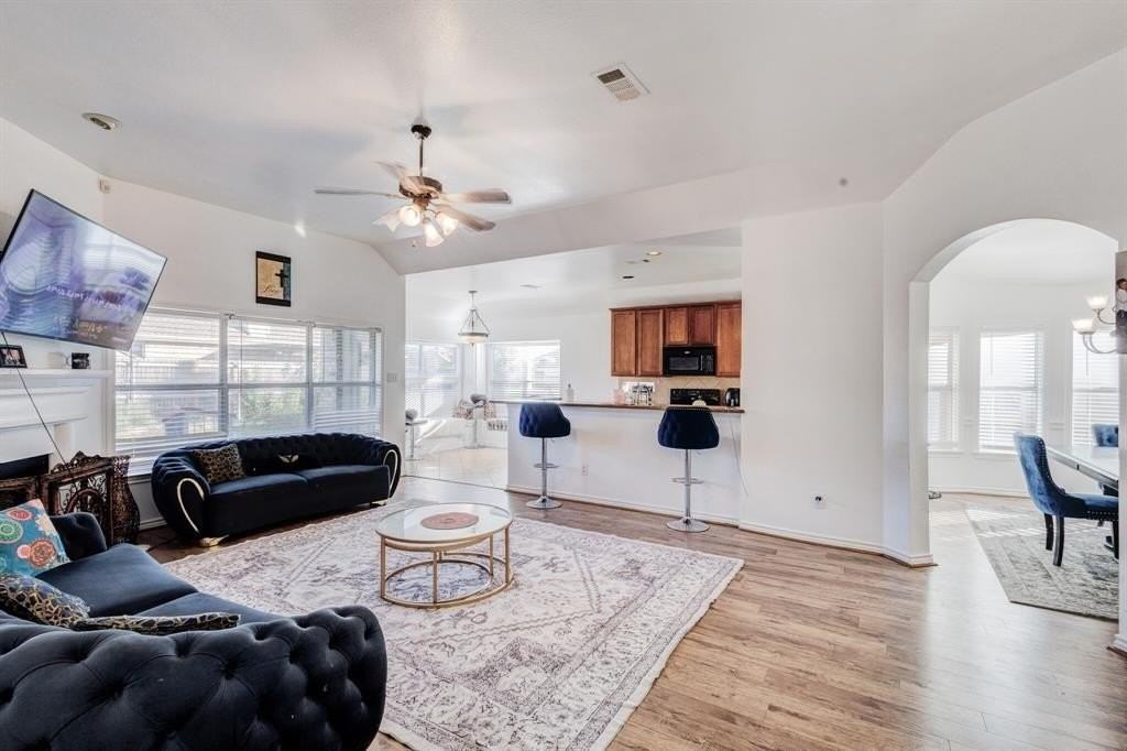 214 Houston St - Photo 6 of 22